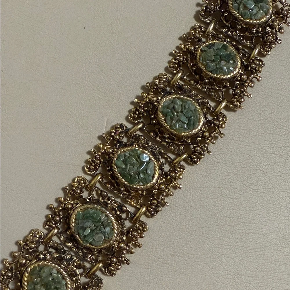 VINTAGE DETAILED OLD FASHIONED ELEGANT GOLD & GREEN STONED BRACELET & RING SET